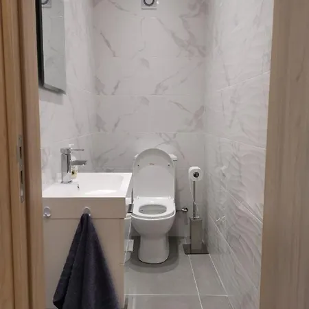 Nat's Finikoudes Beach 3 Bedroom * Λάρνακα