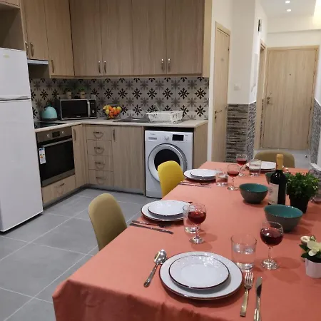 Nat's Finikoudes Beach 3 Bedroom Apartament