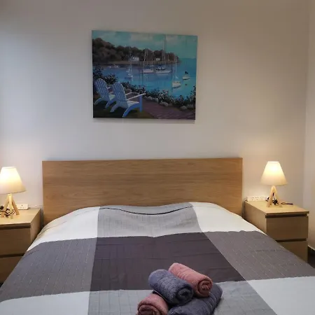 Nat's Finikoudes Beach 3 Bedroom Λάρνακα