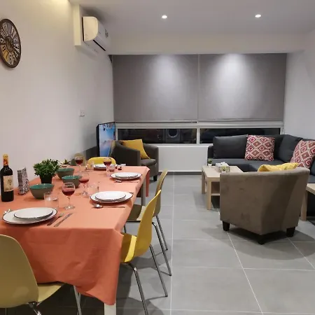 Апартаменты Nat's Finikoudes Beach 3 Bedroom