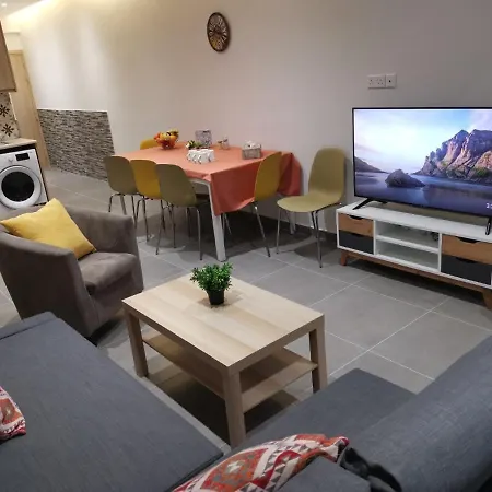 Διαμέρισμα Nat's Finikoudes Beach 3 Bedroom